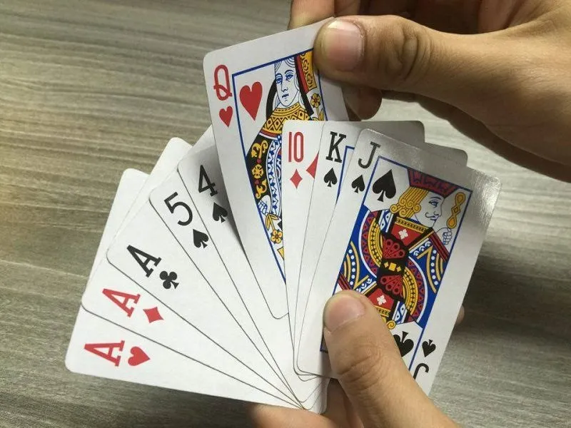 Càng chơi theo cách chơi bài phỏm bạn sẽ thấy dễ dàng